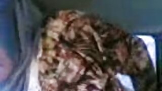 काही मादक श्यामला समलैंगिक पुरुष उत्कटतेने एकमेकांच्या गोड योनी चाटतात