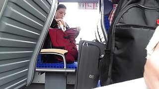 दोन सर्वोत्तम मैत्रीण शेजारी राहणाऱ्या किंकी मित्रासोबत गलिच्छ सेक्स मजा करत आहेत
